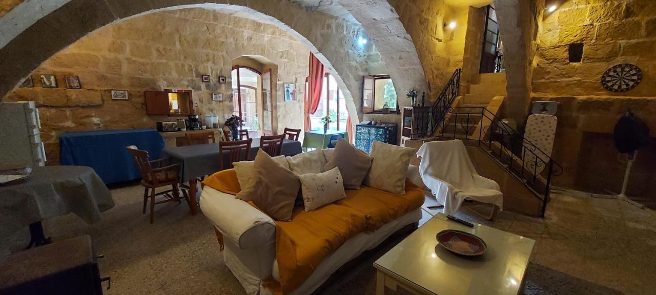 Haven Farmhouse B&B Għarb Exteriör bild