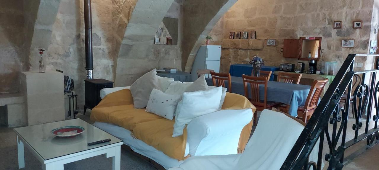 Haven Farmhouse B&B Għarb Exteriör bild